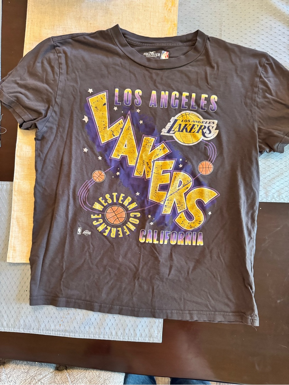 Hollister Los Angeles Lakers men’s Graphic Tee - Black & Purple